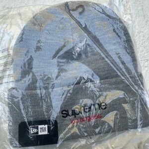 SUPREME New Era Classic Logo Beanie
